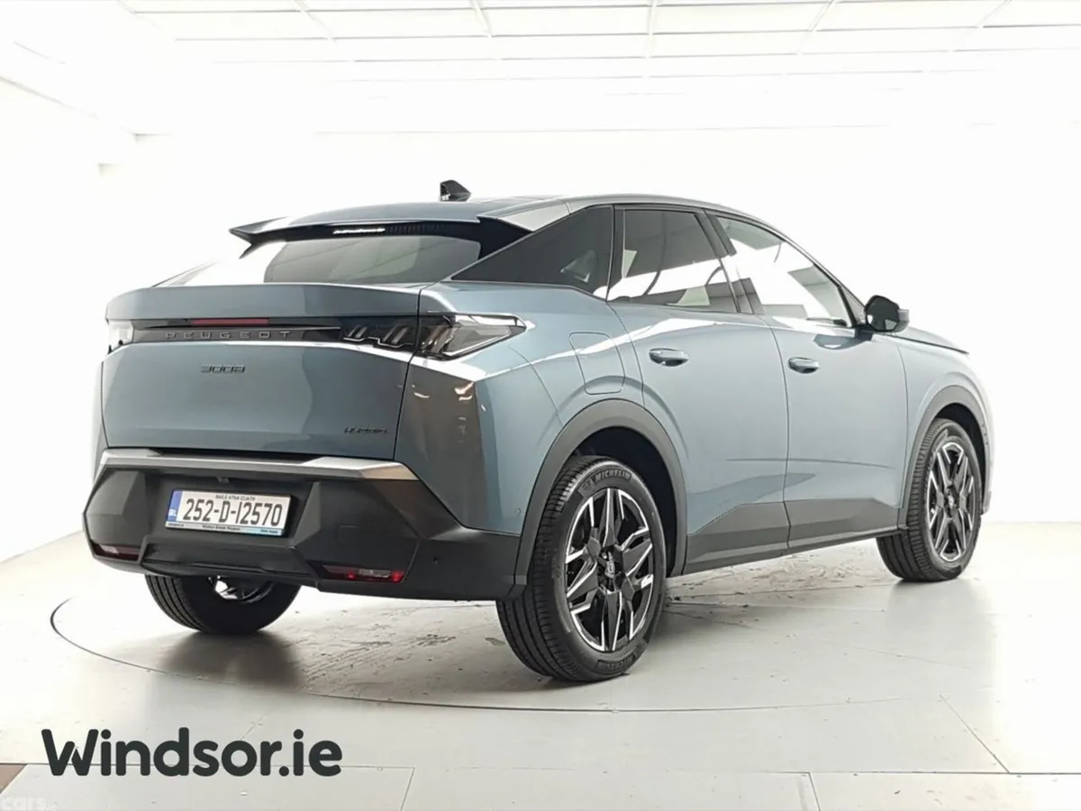 Peugeot 3008 MPV, Petrol, 2025, Blue