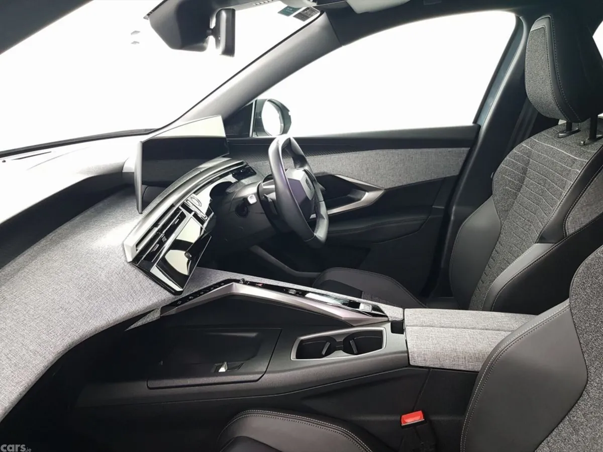 Peugeot 3008 MPV, Petrol, 2025, Blue