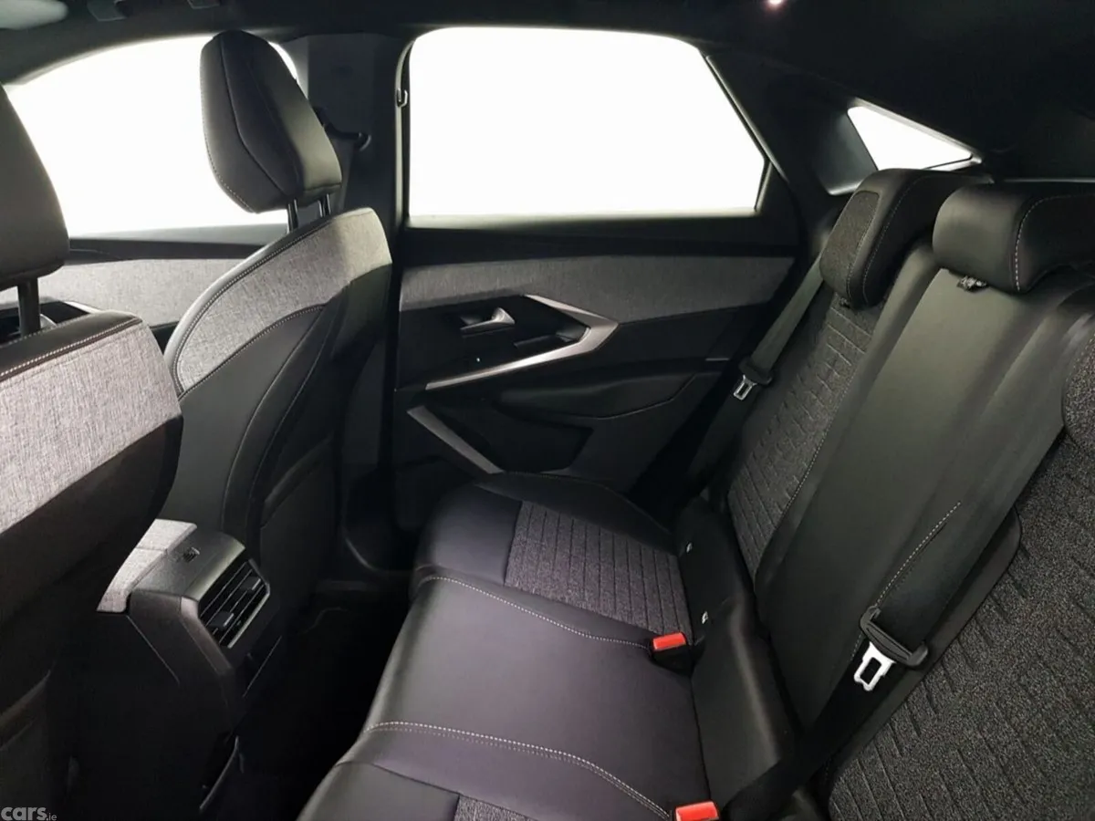 Peugeot 3008 MPV, Petrol, 2025, Blue