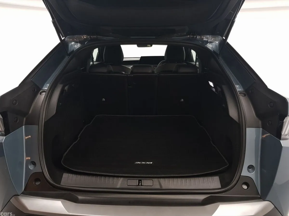 Peugeot 3008 MPV, Petrol, 2025, Blue