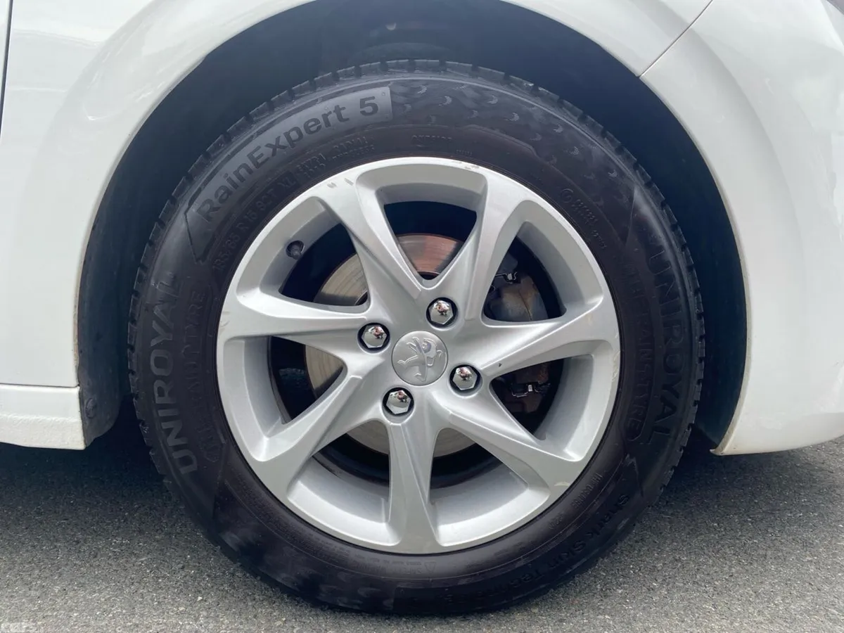 Peugeot 208 Hatchback, Petrol, 2019, White