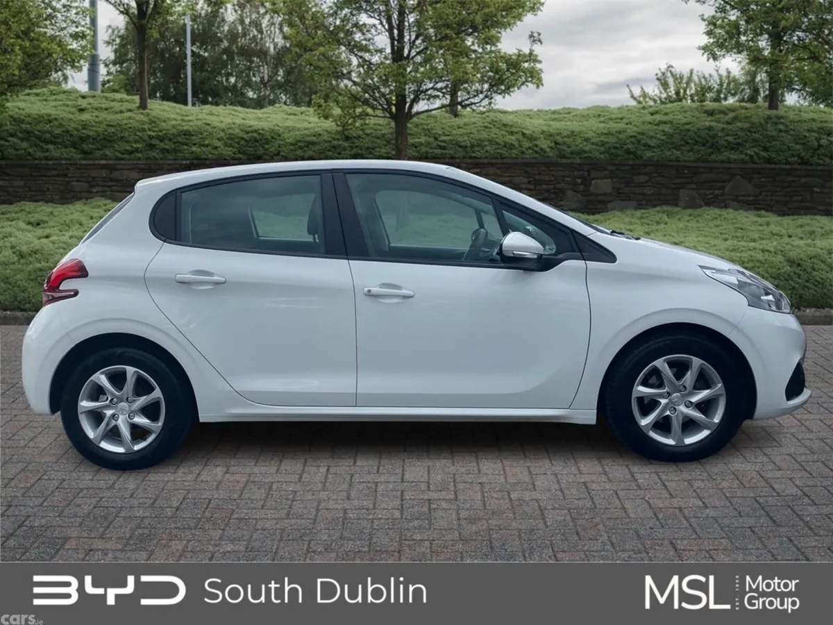 Peugeot 208 Hatchback, Petrol, 2019, White