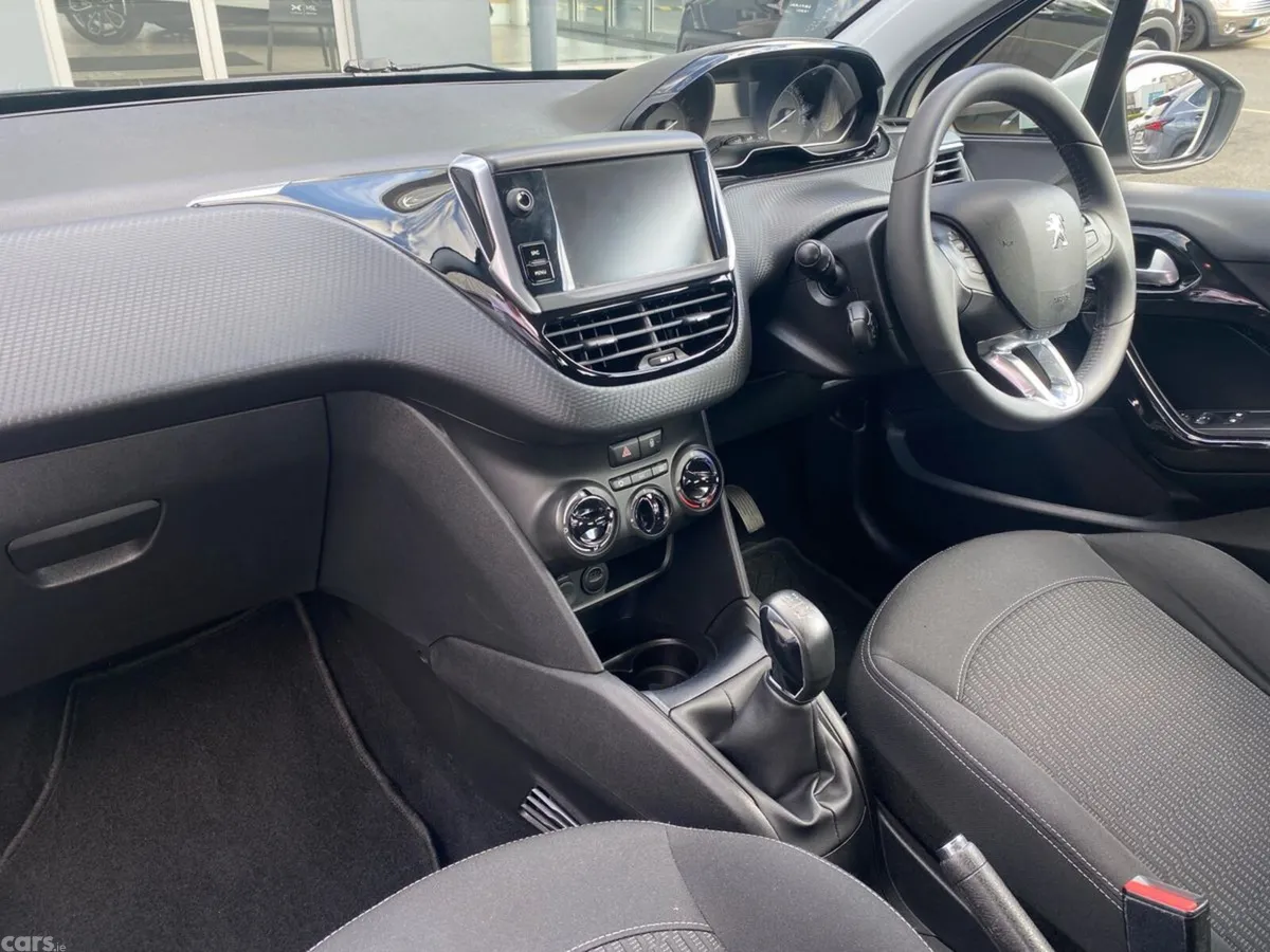 Peugeot 208 Hatchback, Petrol, 2019, White