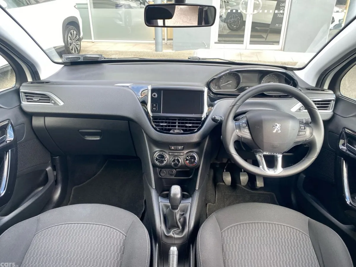 Peugeot 208 Hatchback, Petrol, 2019, White