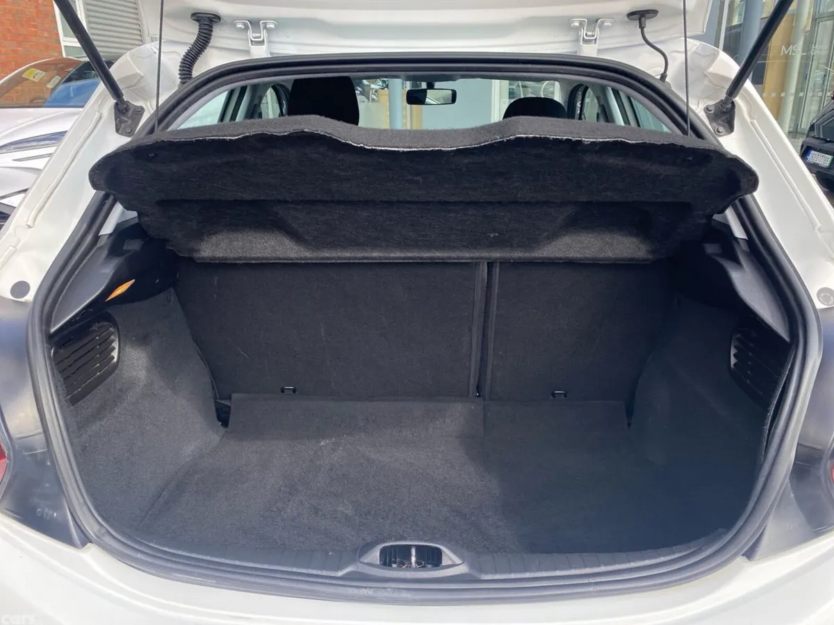 Peugeot 208 Hatchback, Petrol, 2019, White