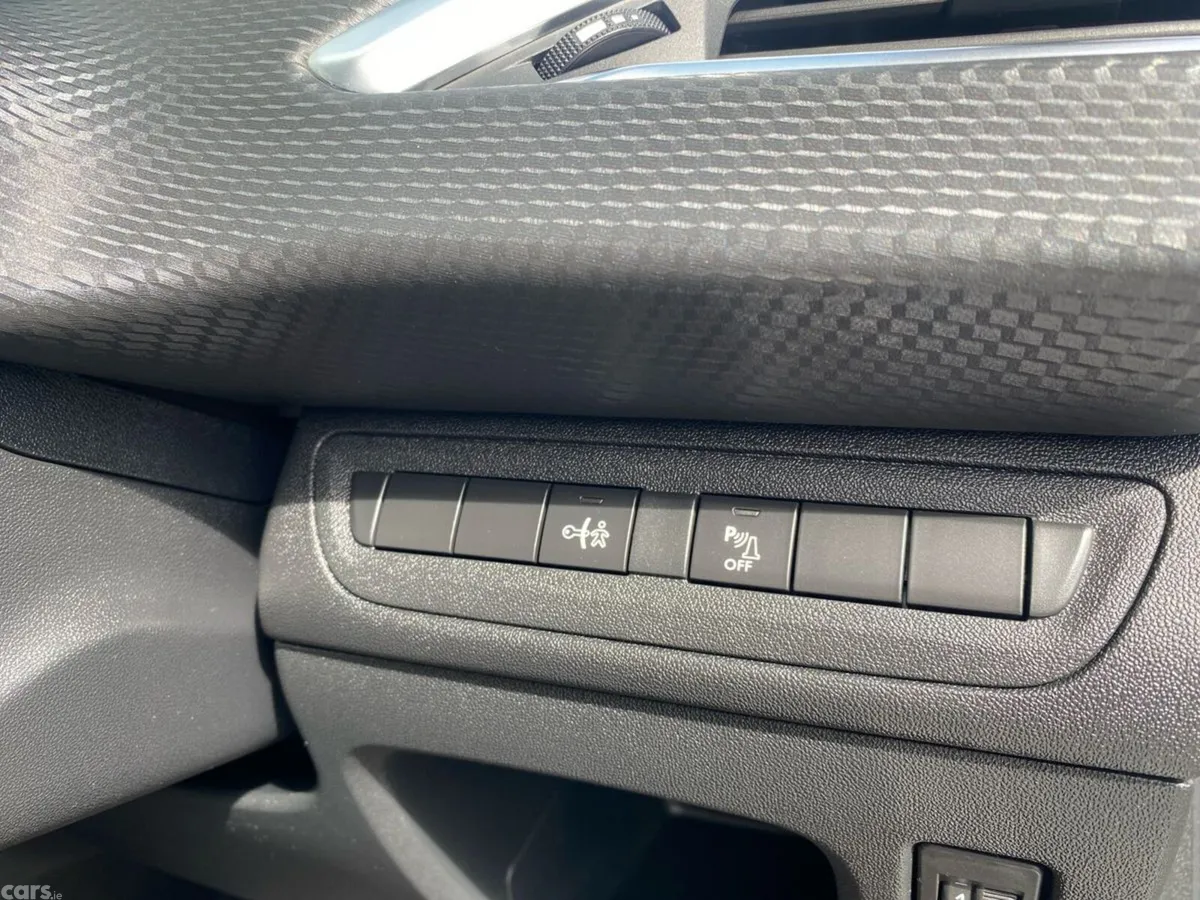 Peugeot 208 Hatchback, Petrol, 2019, White