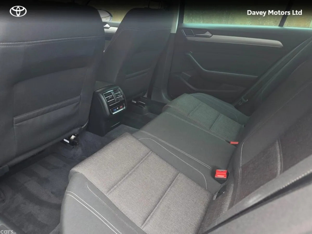 Volkswagen Passat Saloon, Petrol, 2018, Grey