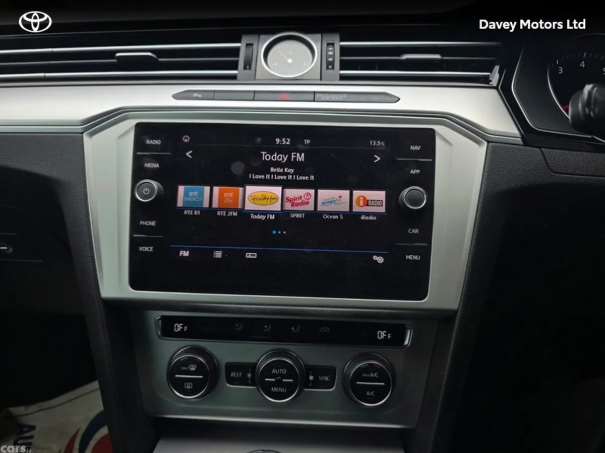Volkswagen Passat Saloon, Petrol, 2018, Grey