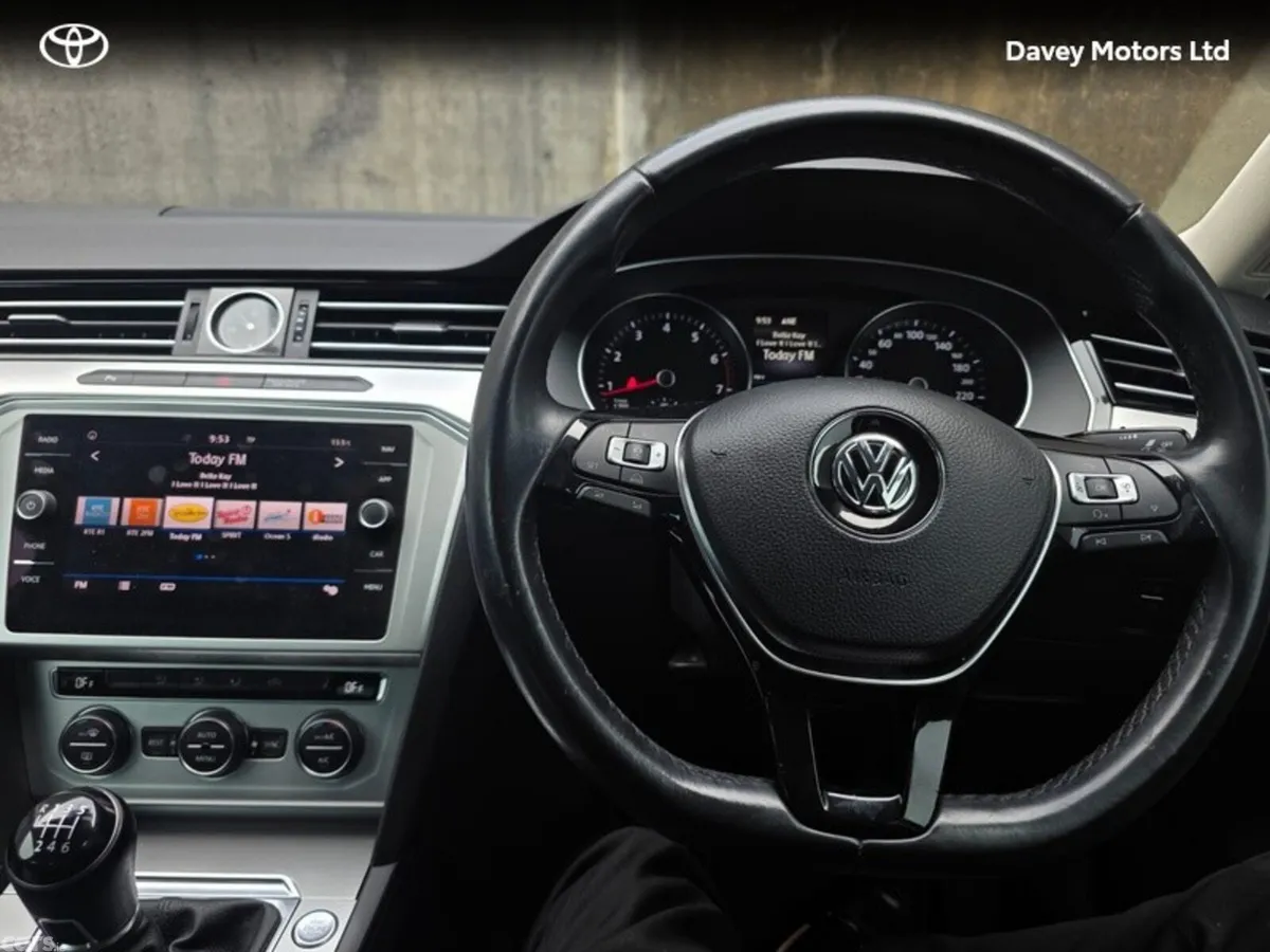 Volkswagen Passat Saloon, Petrol, 2018, Grey
