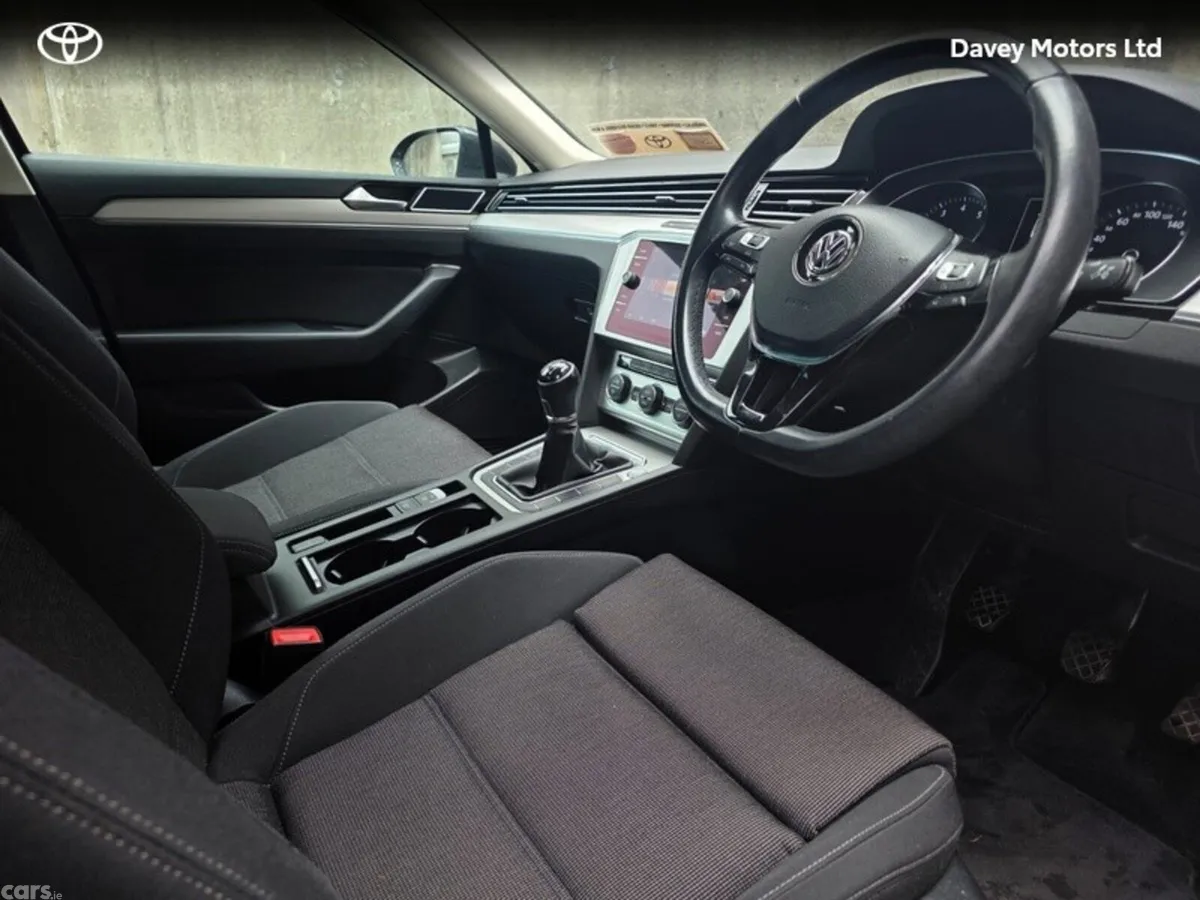 Volkswagen Passat Saloon, Petrol, 2018, Grey