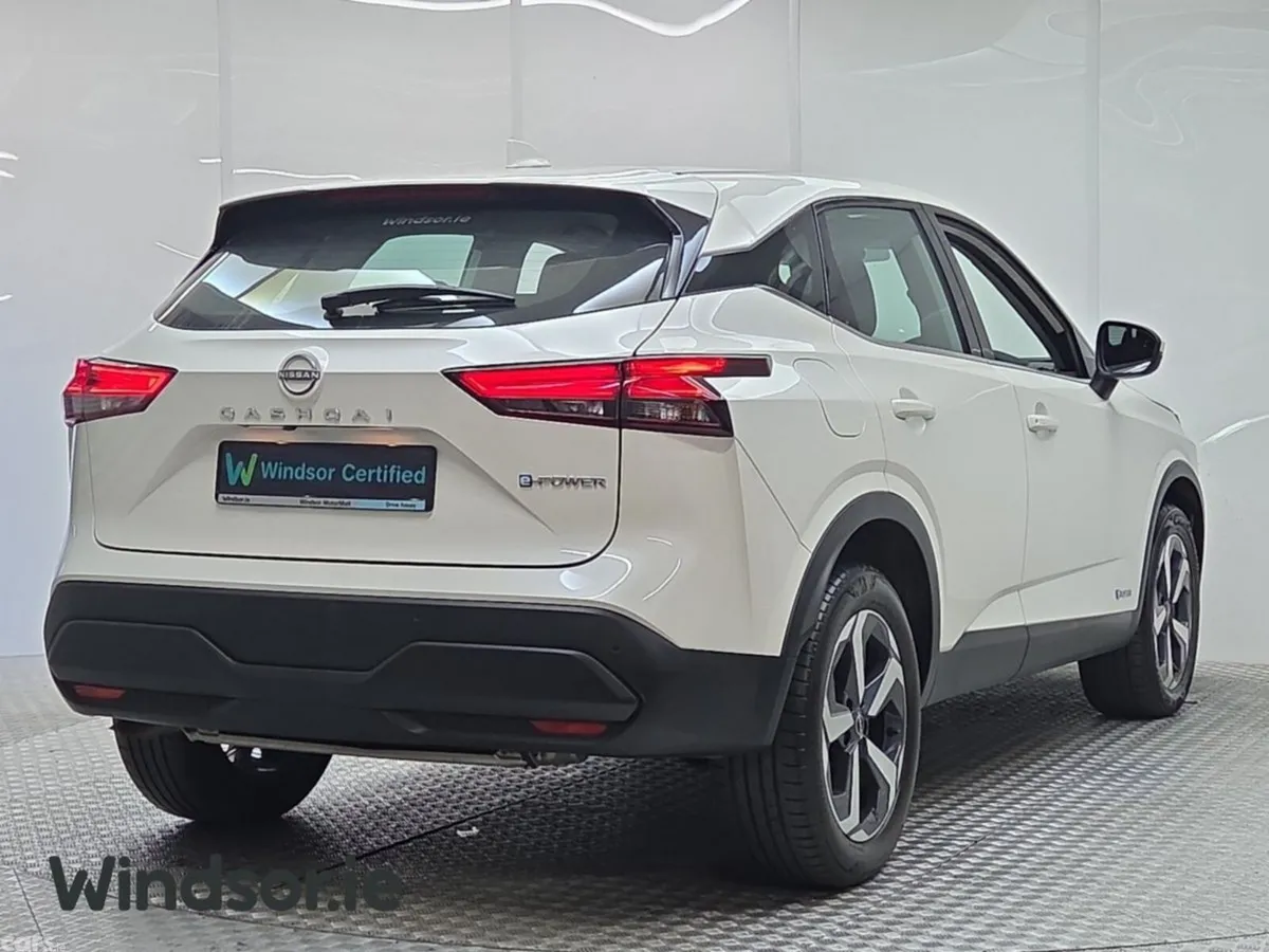 Nissan Qashqai MPV, Petrol Hybrid, 2023, White
