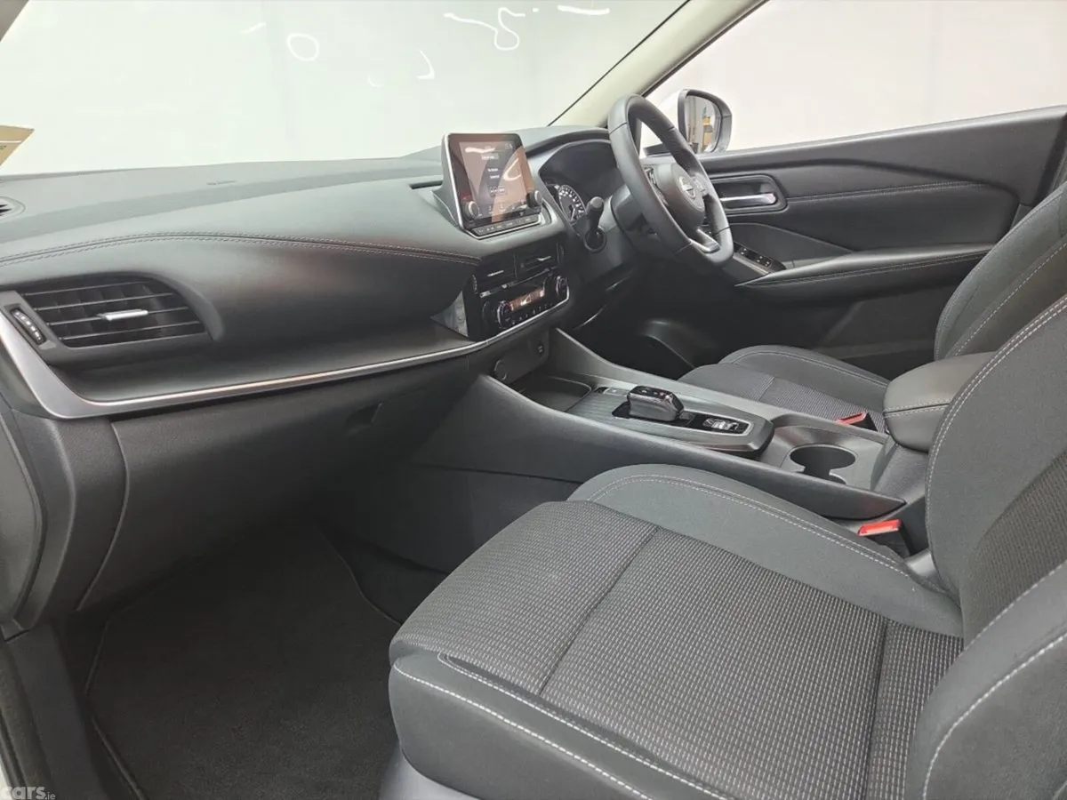 Nissan Qashqai MPV, Petrol Hybrid, 2023, White