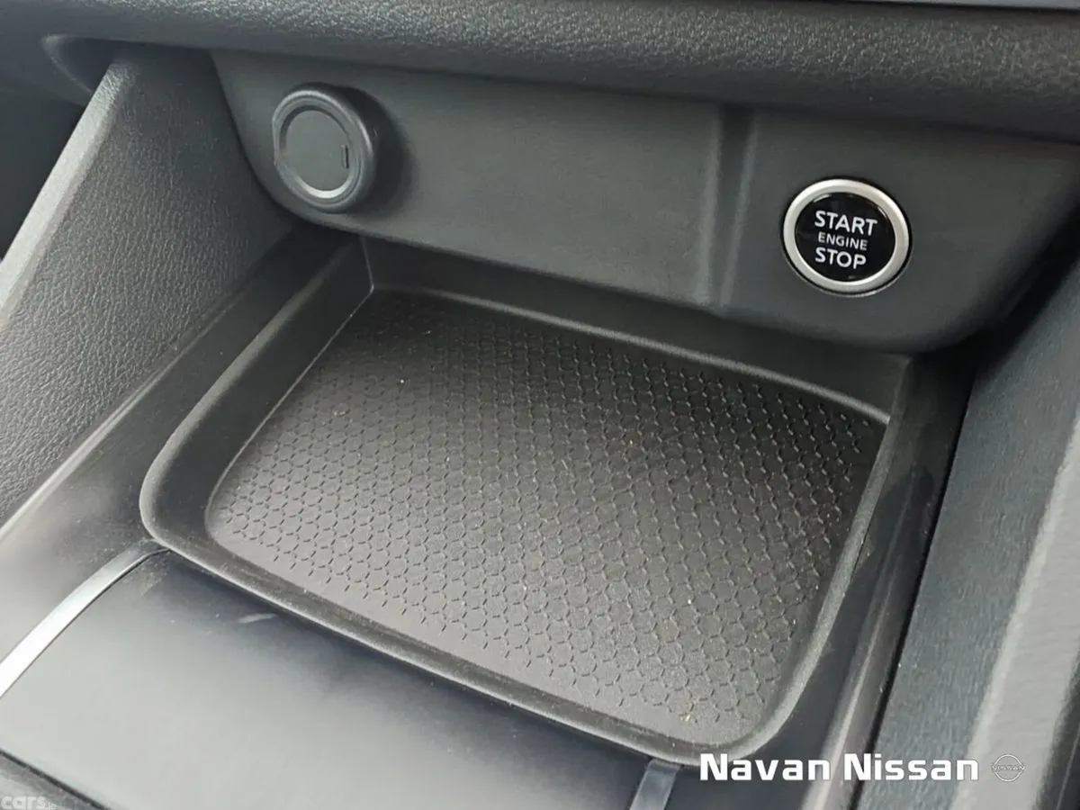 Nissan Qashqai MPV, Petrol, 2025, White