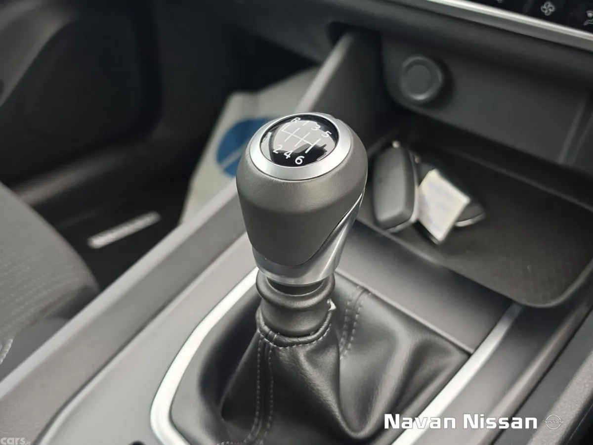 Nissan Qashqai MPV, Petrol, 2025, White
