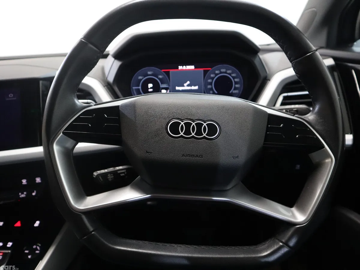 Audi e-tron Estate/Jeep, Electric, 2023, Blue