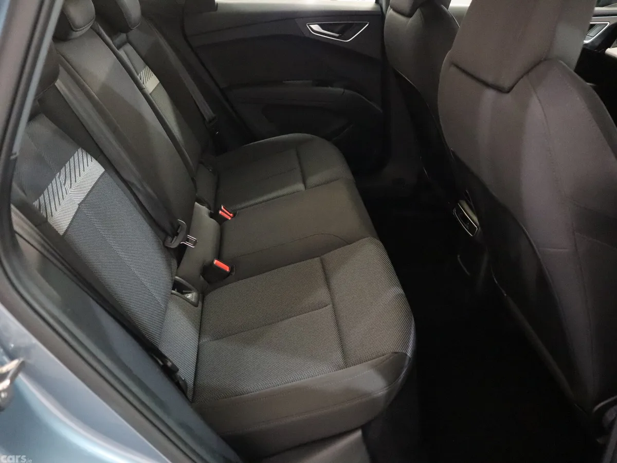 Audi e-tron Estate/Jeep, Electric, 2023, Blue