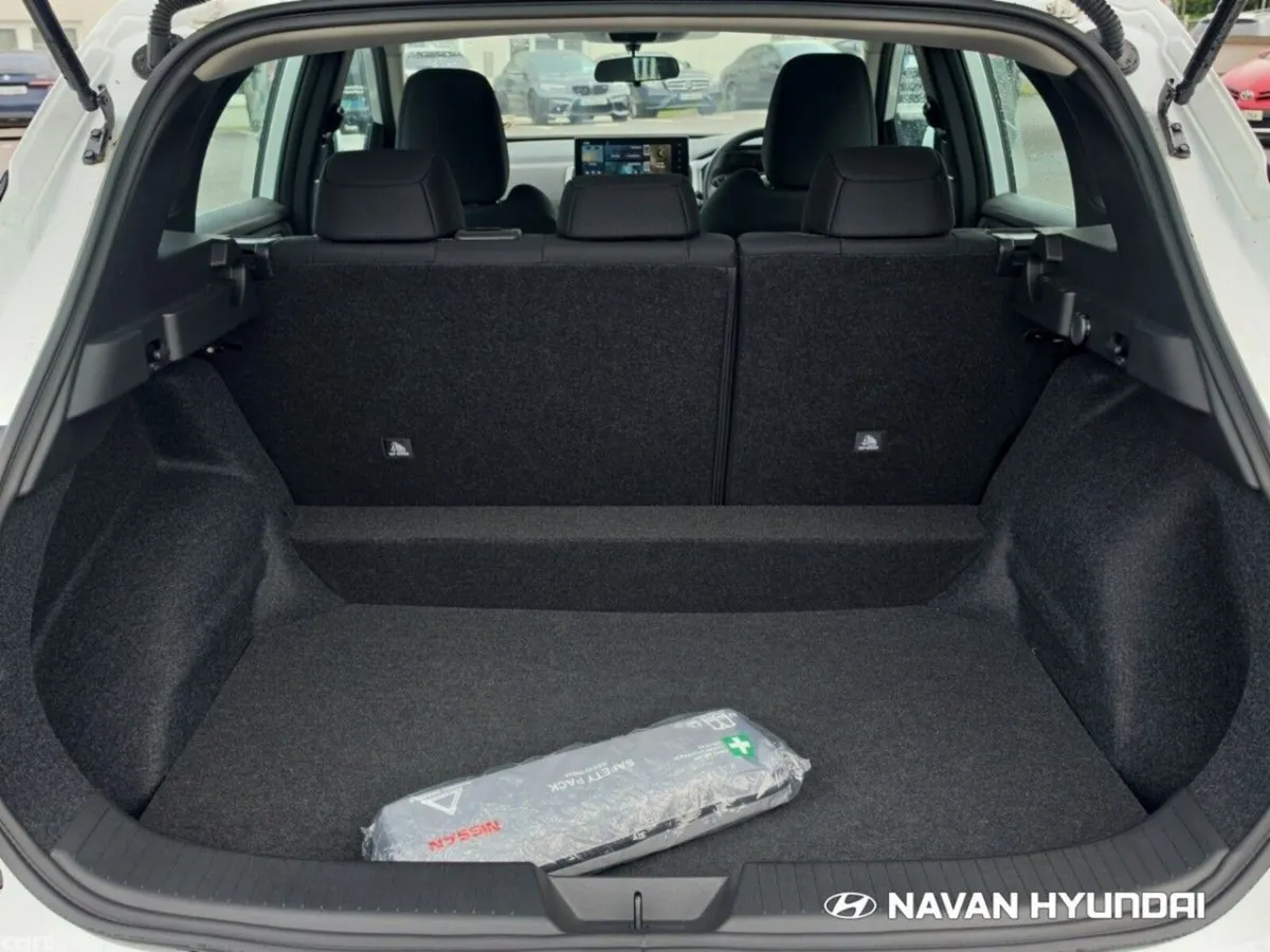 Nissan Qashqai MPV, Petrol, 2025, White