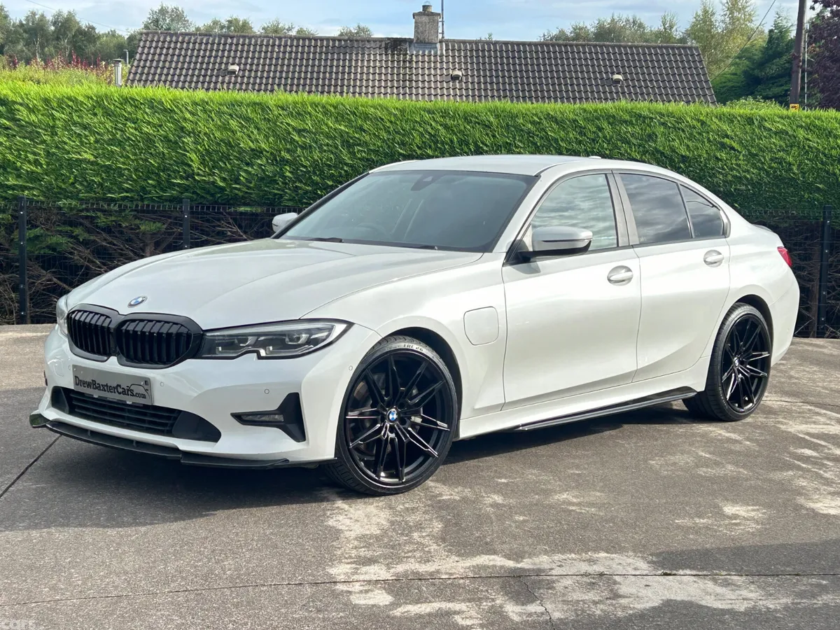 BMW 3-Series Saloon, Petrol Hybrid, 2020, White