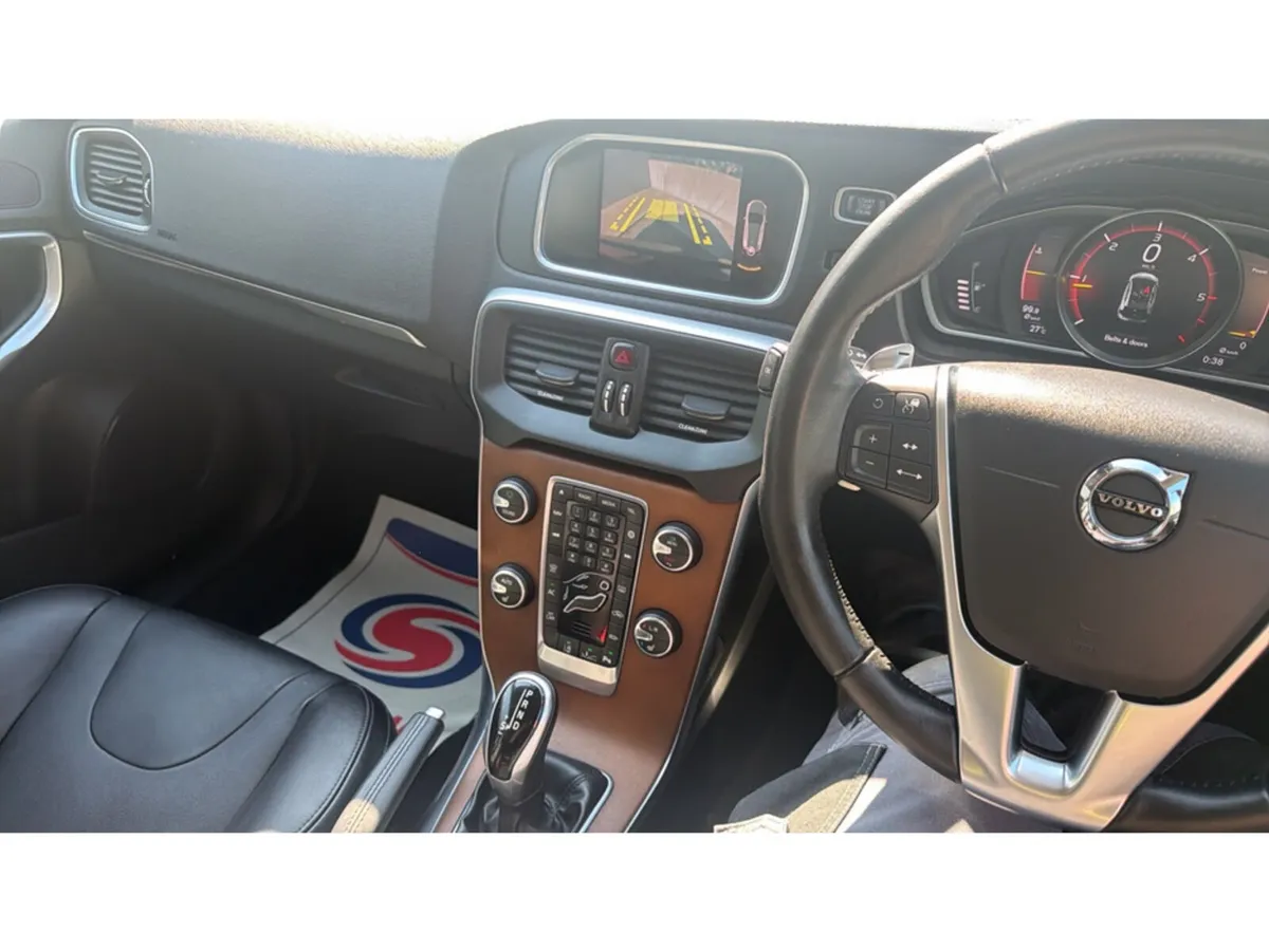 Volvo V40 Hatchback, Diesel, 2018, Black