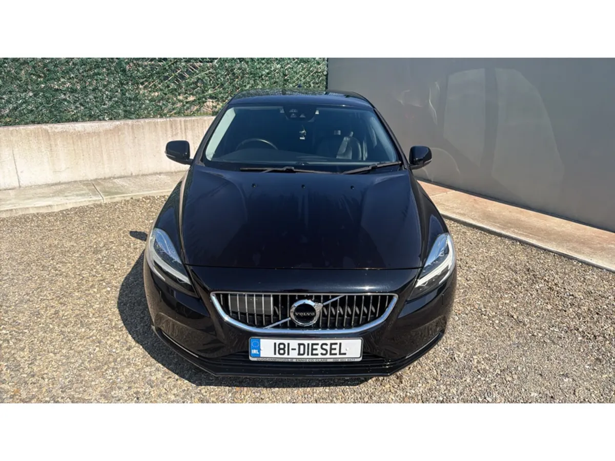 Volvo V40 Hatchback, Diesel, 2018, Black