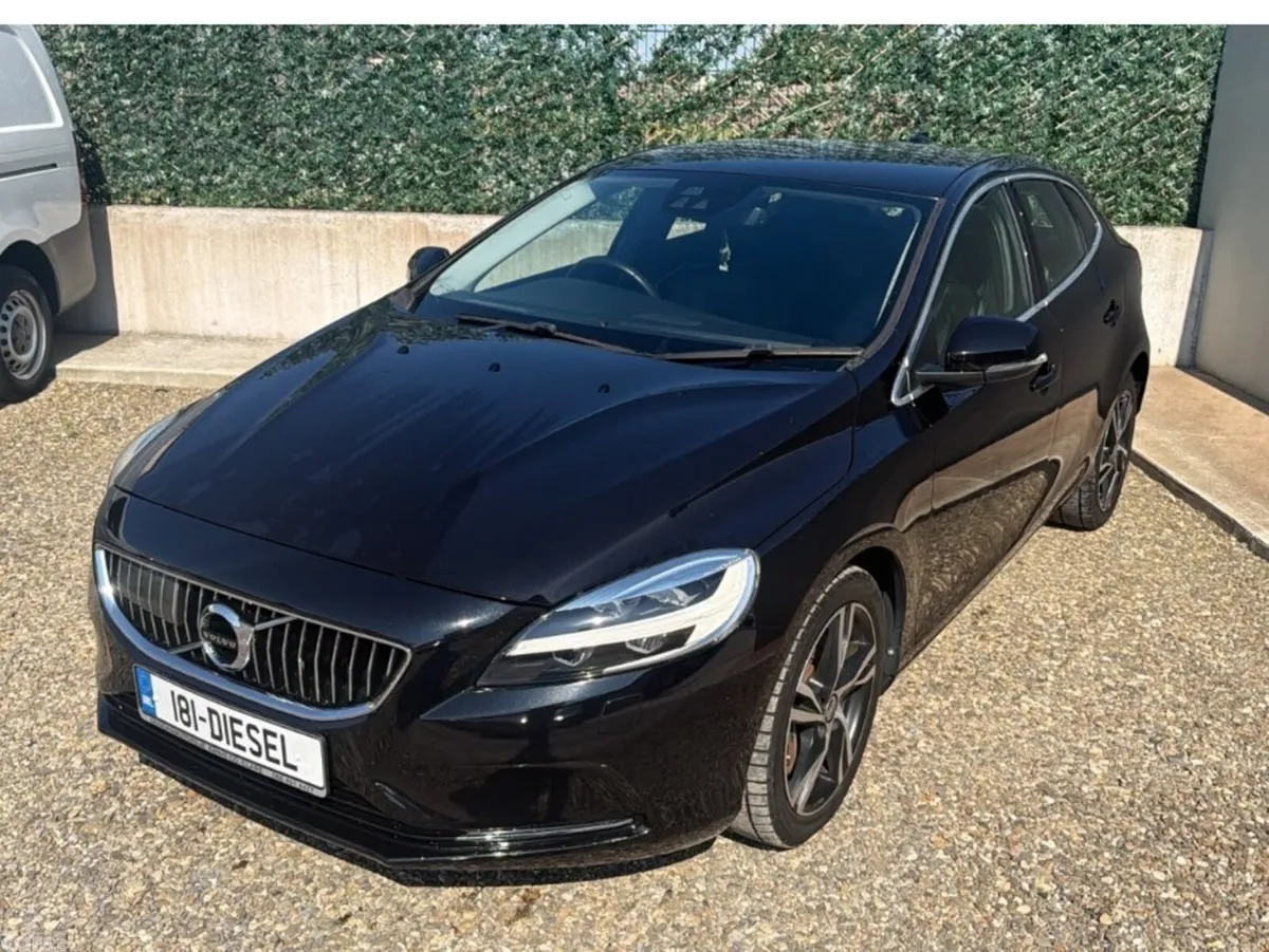 Volvo V40 Hatchback, Diesel, 2018, Black
