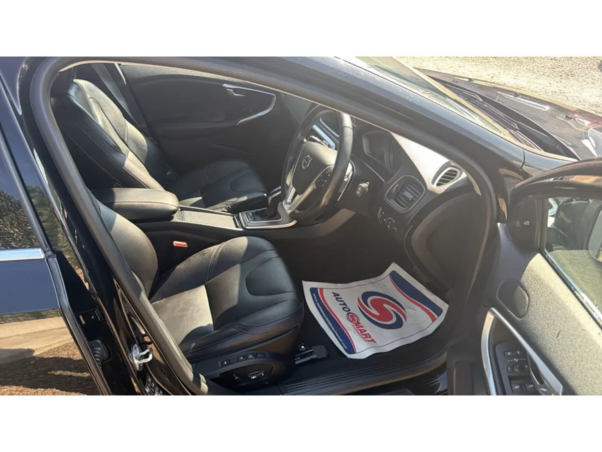 Volvo V40 Hatchback, Diesel, 2018, Black
