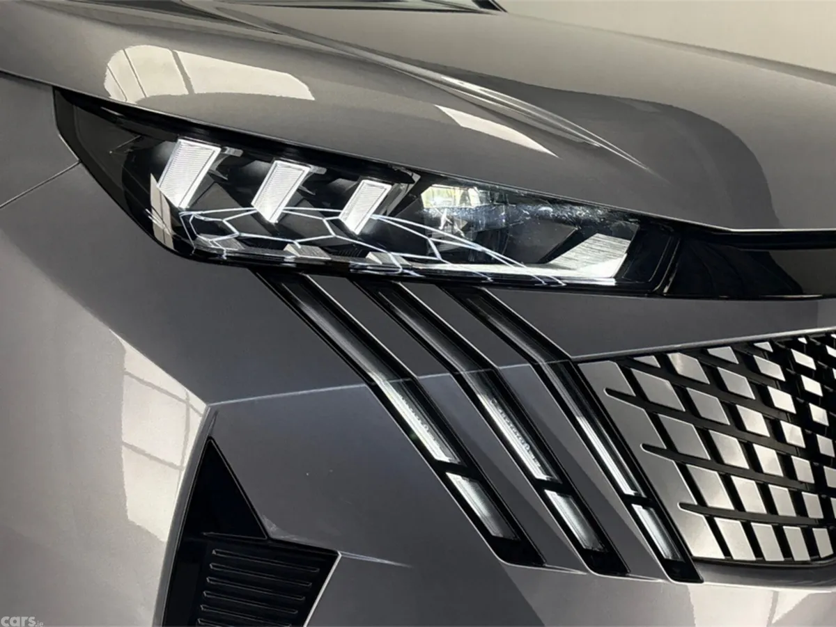 Peugeot 5008 Hatchback, Electric, 2025, Grey
