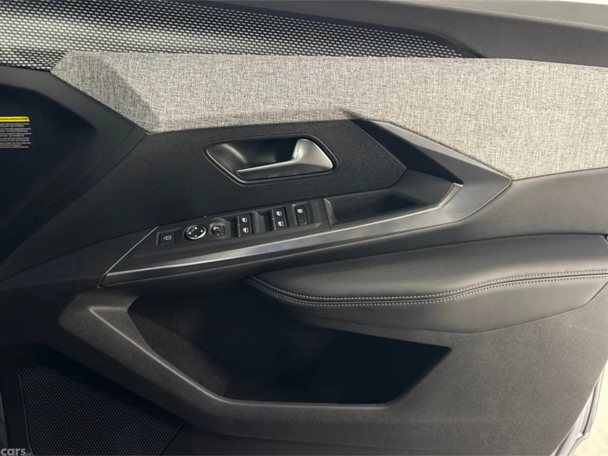 Peugeot 5008 Hatchback, Electric, 2025, Grey