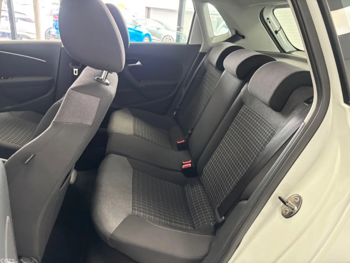 Volkswagen Polo Hatchback, Petrol, 2016, White