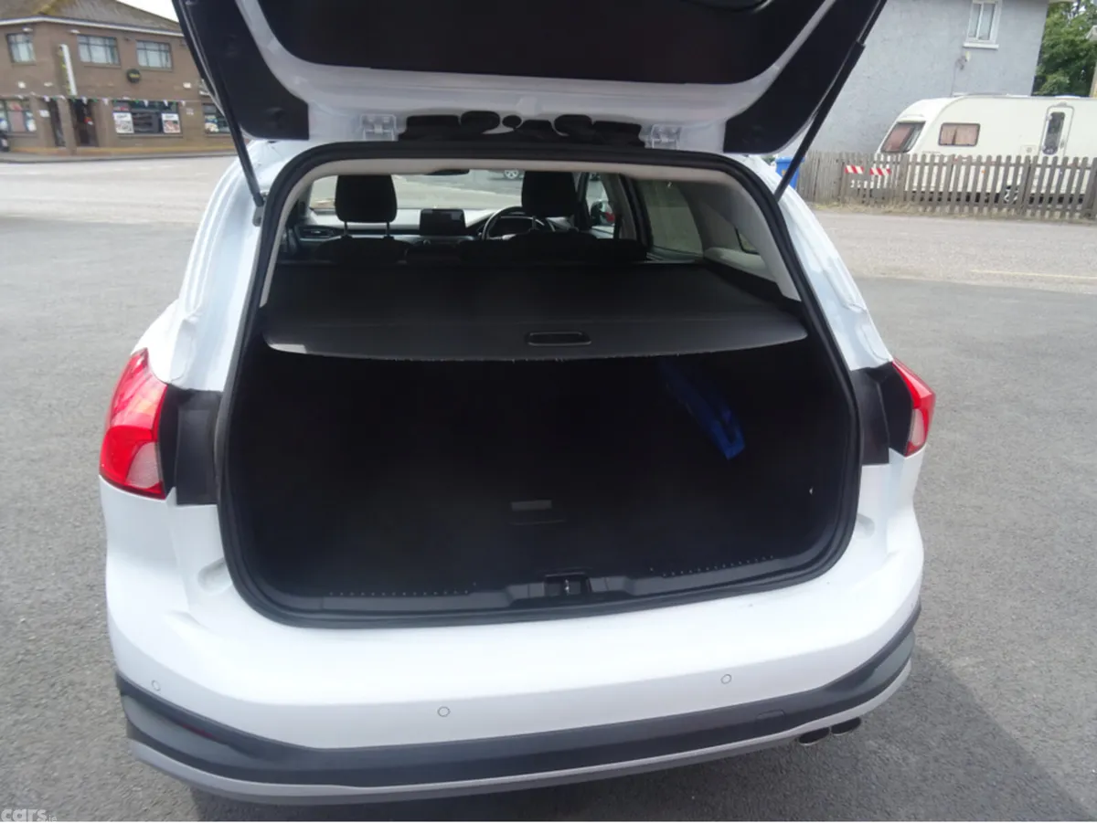 Ford Focus Estate, Petrol, 2021, White