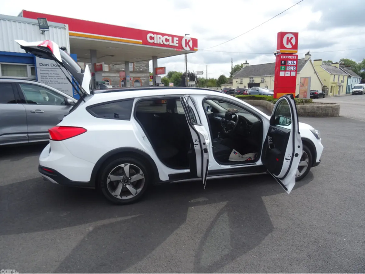 Ford Focus Estate, Petrol, 2021, White