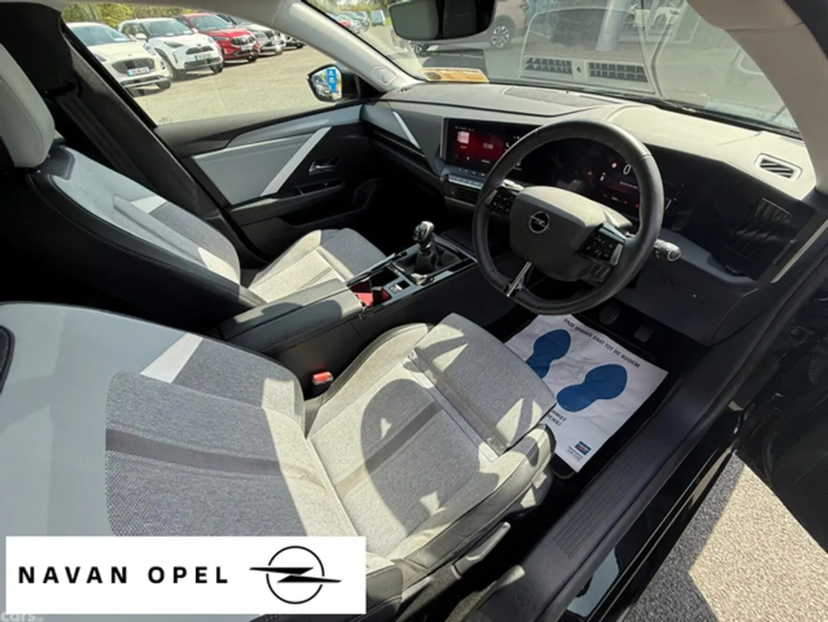 Opel Astra Hatchback, Petrol, 2023, Black