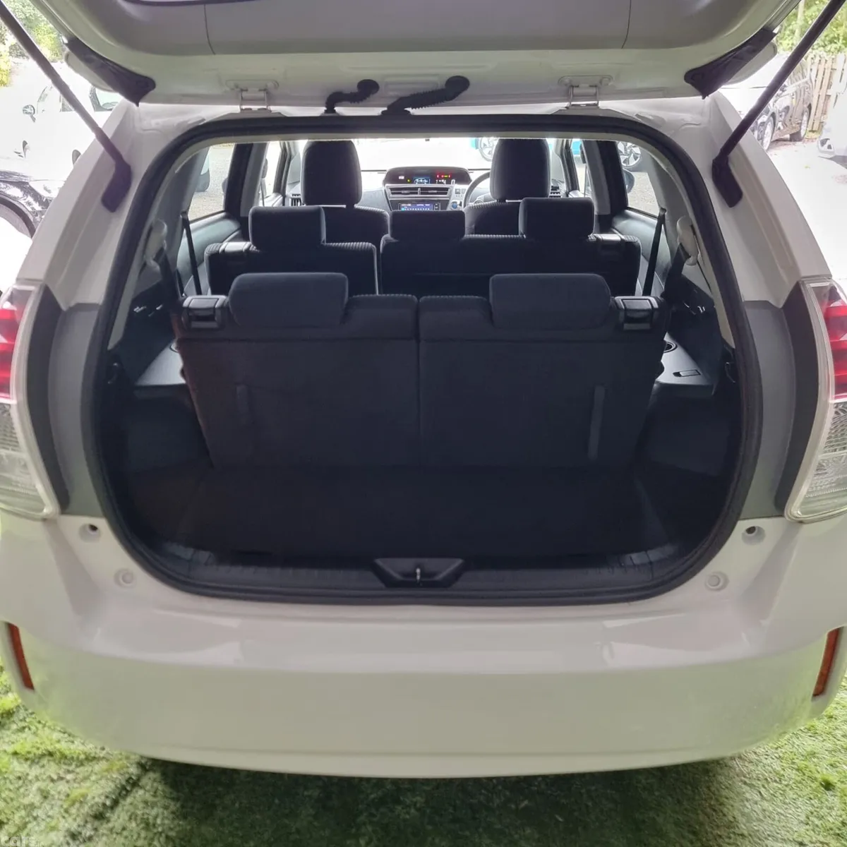Toyota Prius MPV, Petrol Hybrid, 2020, White