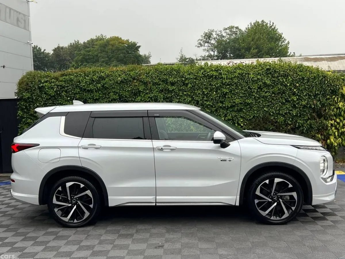 Mitsubishi Outlander SUV, Petrol Plug-in Hybrid, 2022, White
