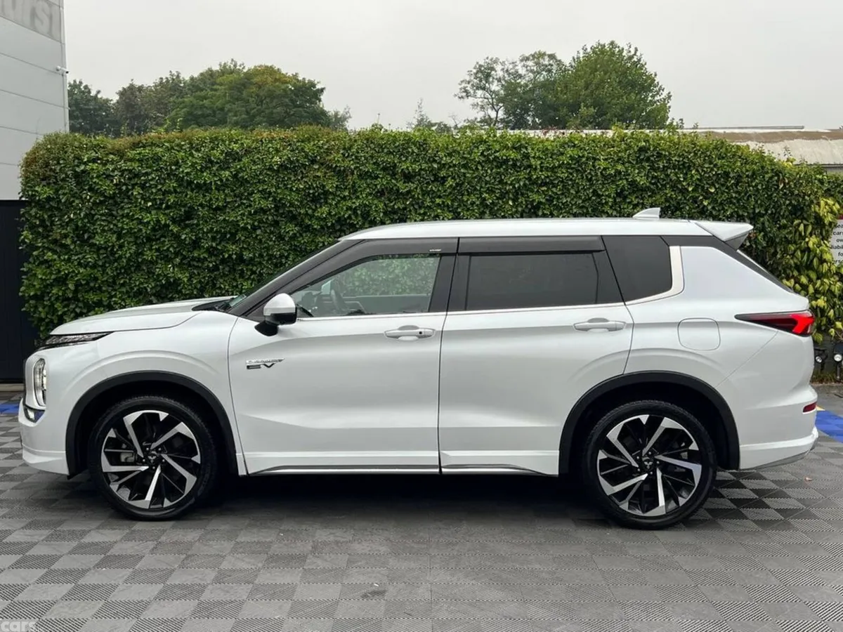 Mitsubishi Outlander SUV, Petrol Plug-in Hybrid, 2022, White