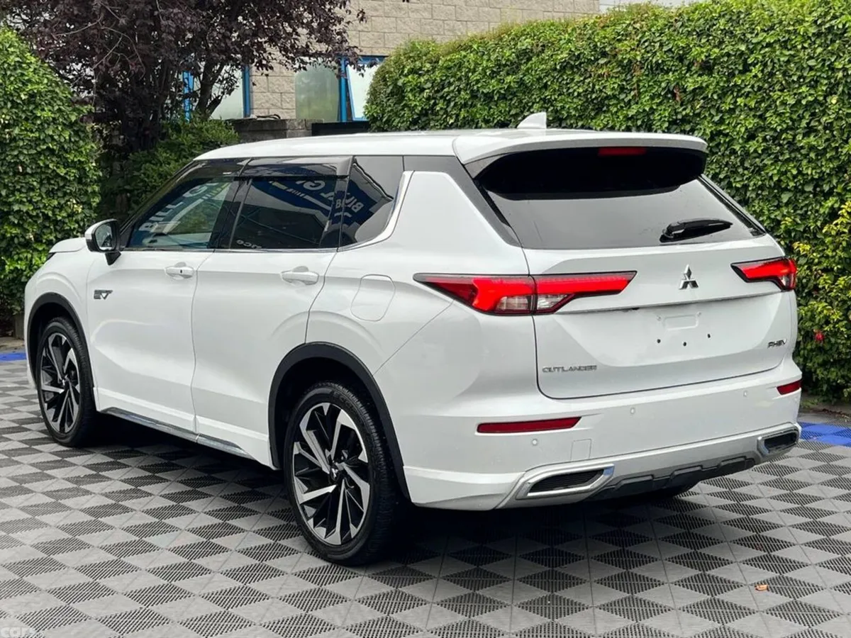 Mitsubishi Outlander SUV, Petrol Plug-in Hybrid, 2022, White