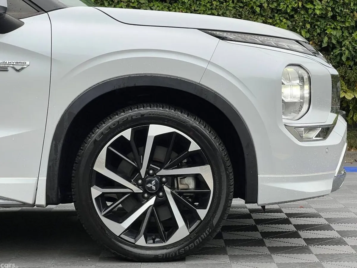 Mitsubishi Outlander SUV, Petrol Plug-in Hybrid, 2022, White