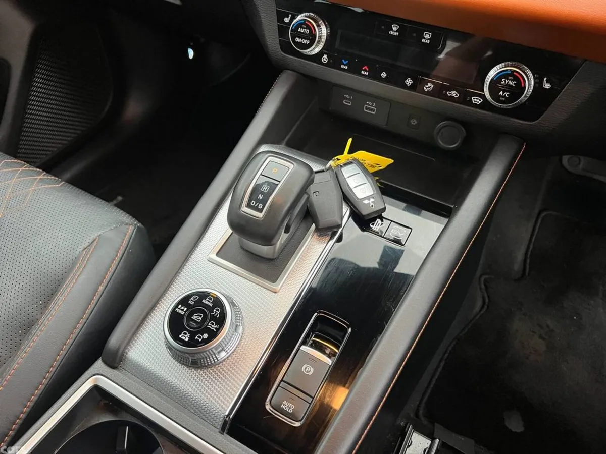 Mitsubishi Outlander SUV, Petrol Plug-in Hybrid, 2022, White