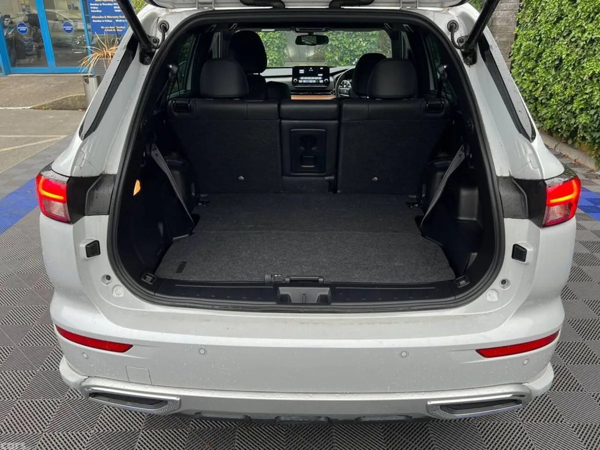 Mitsubishi Outlander SUV, Petrol Plug-in Hybrid, 2022, White