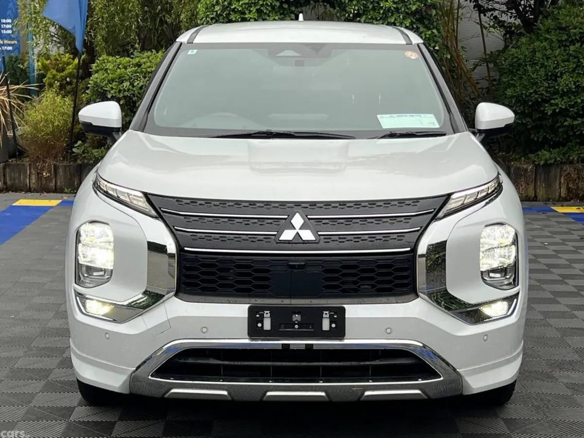 Mitsubishi Outlander SUV, Petrol Plug-in Hybrid, 2022, White