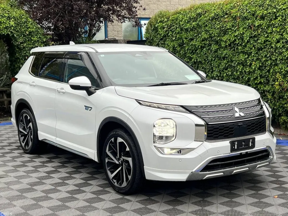 Mitsubishi Outlander SUV, Petrol Plug-in Hybrid, 2022, White