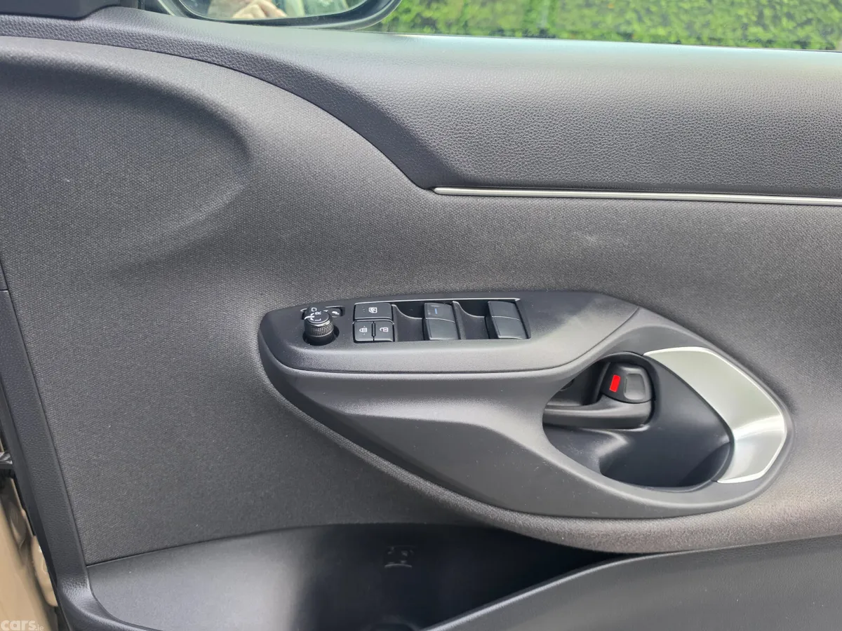 Toyota Yaris Cross SUV, Petrol Hybrid, 2020, Beige