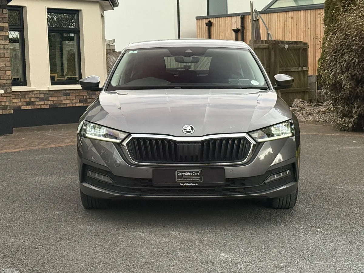 Skoda Octavia Saloon, Diesel, 2023, Grey