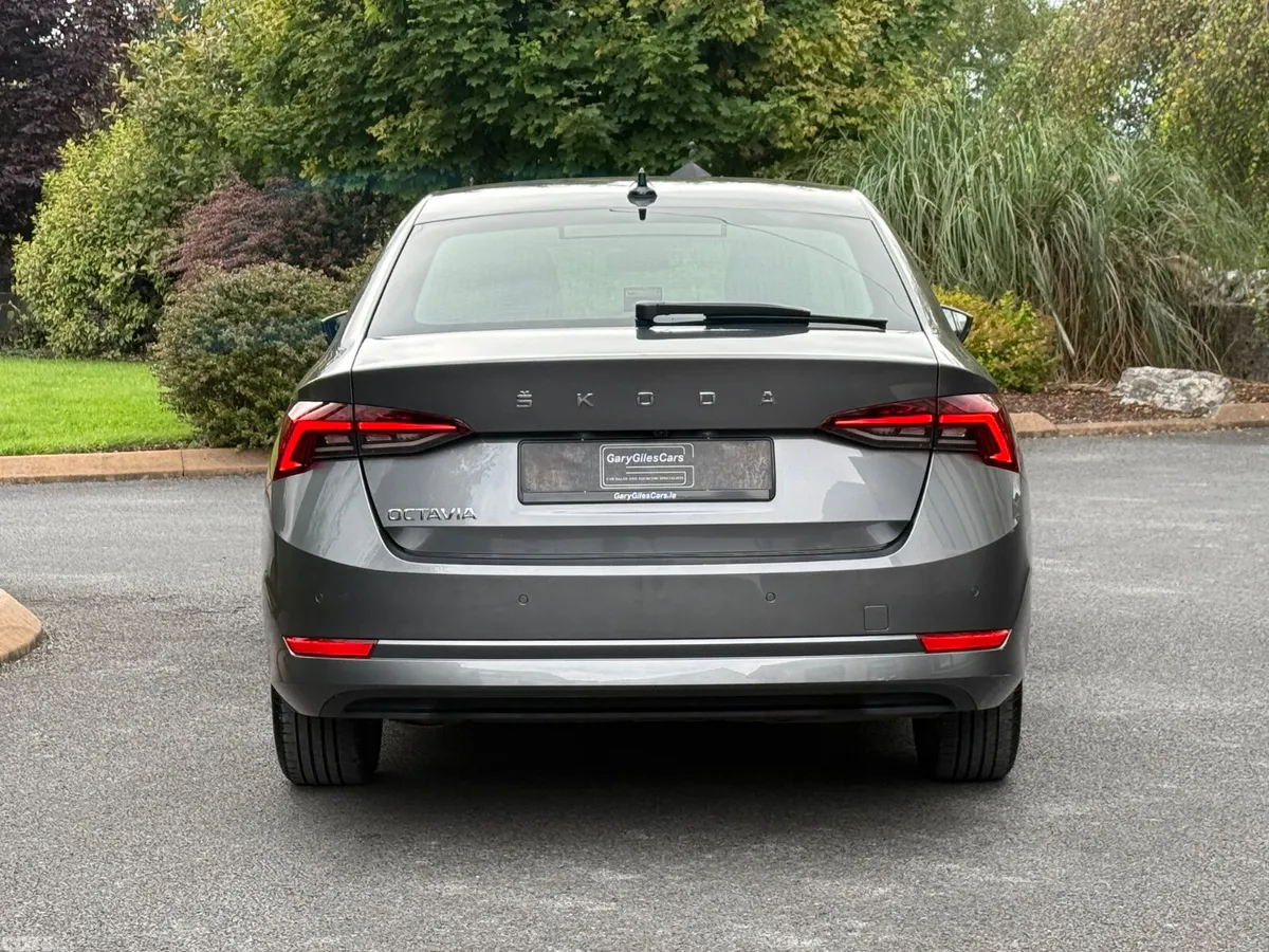 Skoda Octavia Saloon, Diesel, 2023, Grey