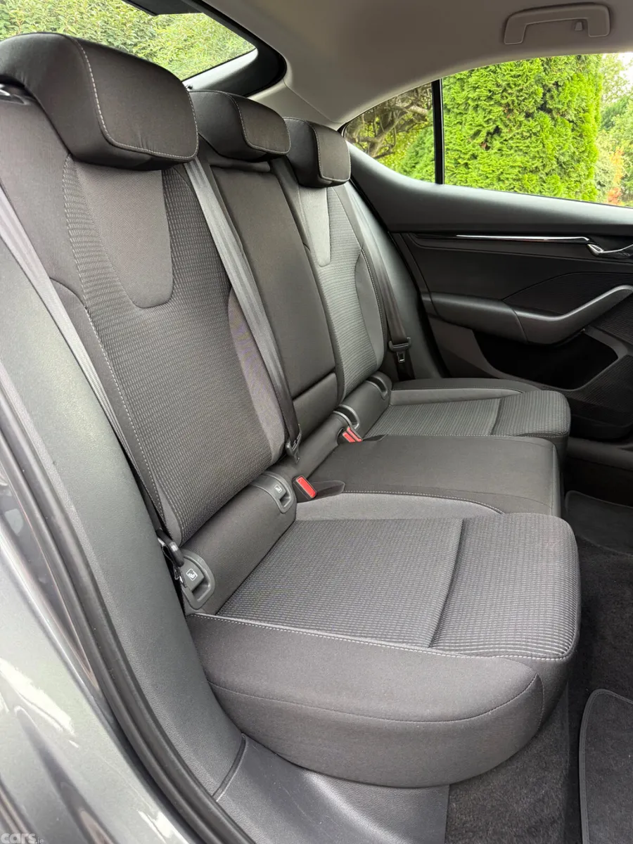 Skoda Octavia Saloon, Diesel, 2023, Grey