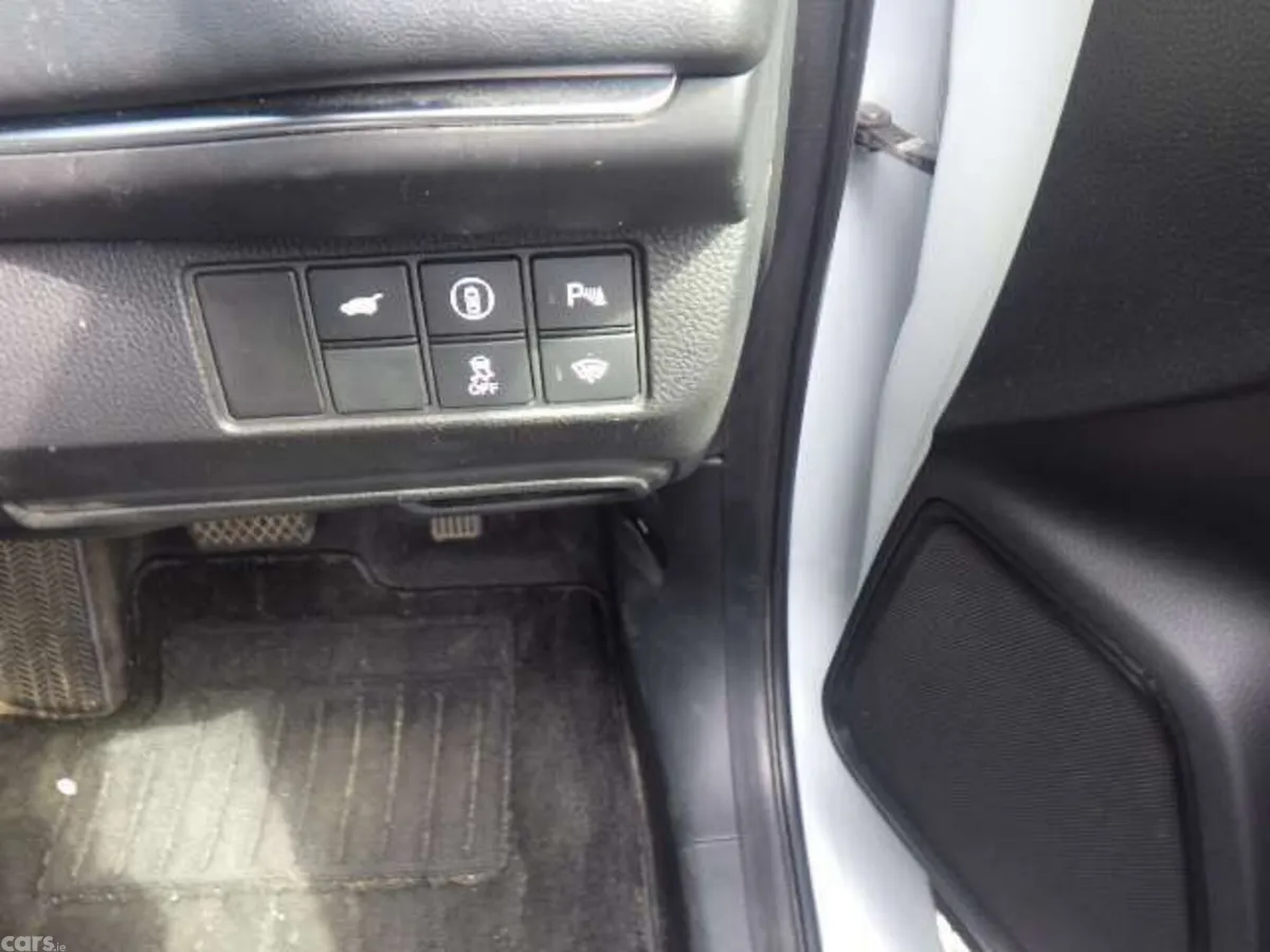Honda Vezel SUV, Petrol Hybrid, 2022, White