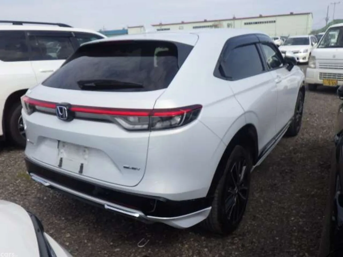 Honda Vezel SUV, Petrol Hybrid, 2022, White