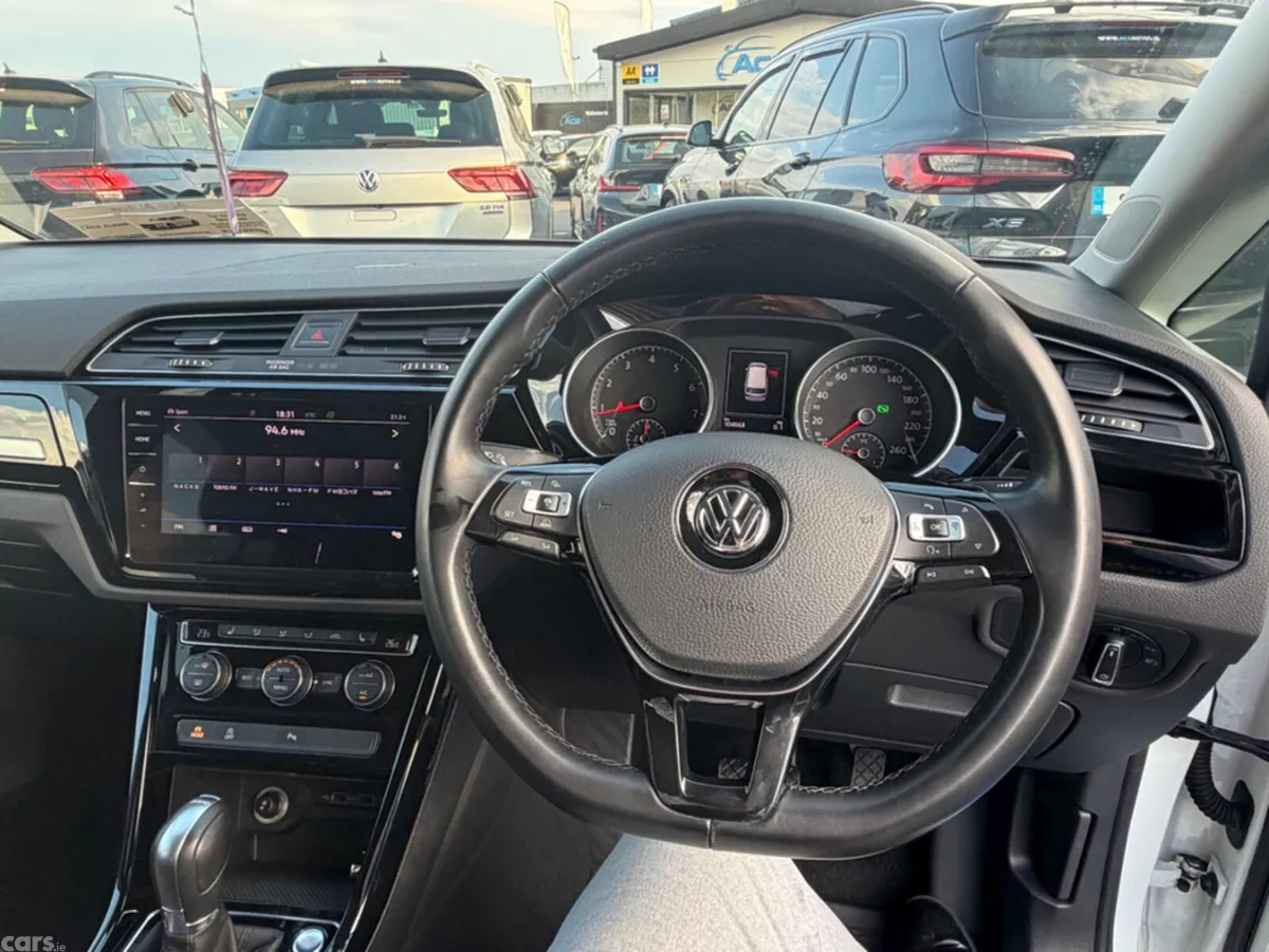 Volkswagen Touran MPV, Petrol, 2018, White