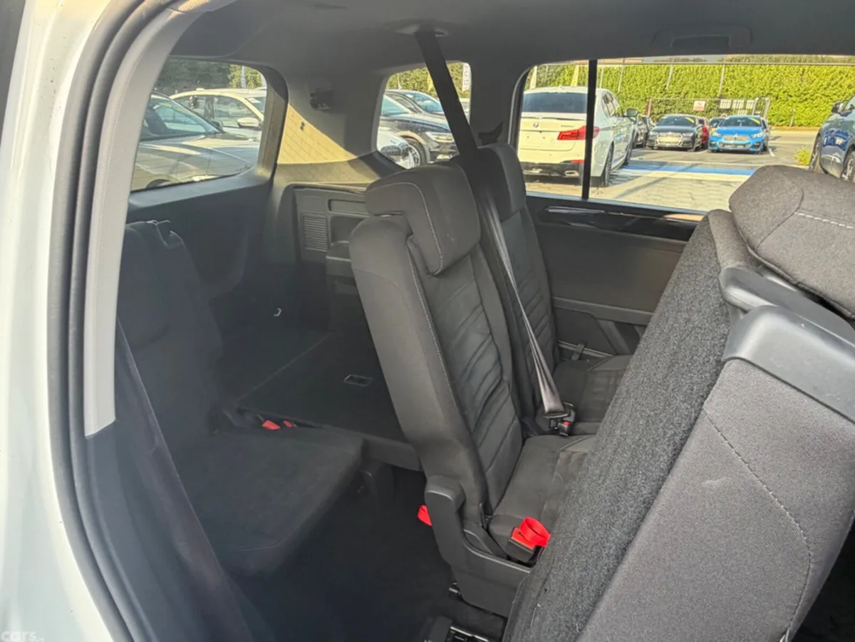 Volkswagen Touran MPV, Petrol, 2018, White