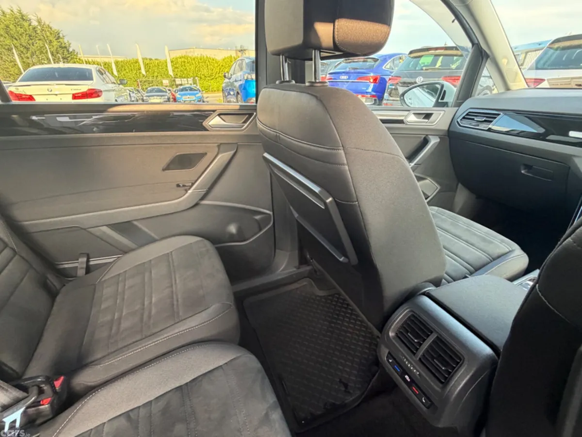 Volkswagen Touran MPV, Petrol, 2018, White